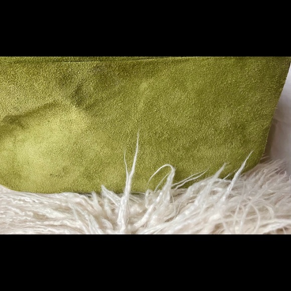 🛍Host Pick!🛍 Suede Rosette Handbag - Picture 6 of 10